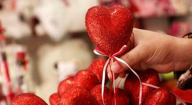 San Valentino, le frasi più romantiche per dimostrare il proprio amore o per dichiararsi. Ecco alcune idee per i biglietti d'auguri
