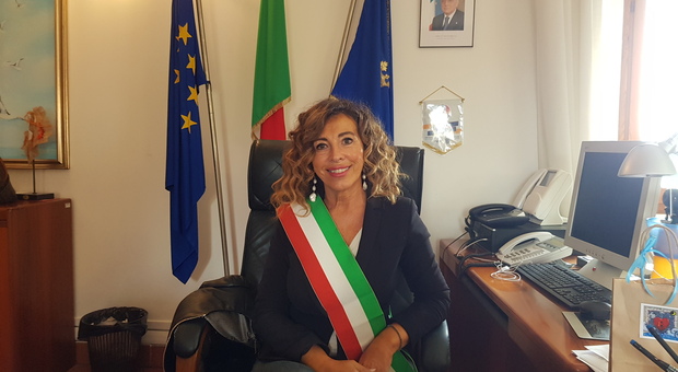 Il sindaco di Falconara Stefania Signorini