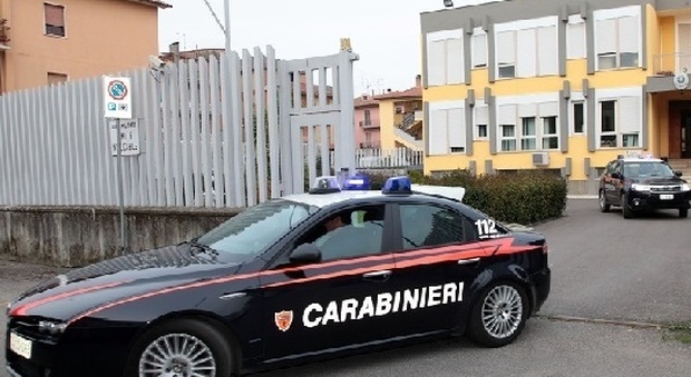 Domestica drogava l'anziano per derubarlo, denunciata per rapina dai carabinieri