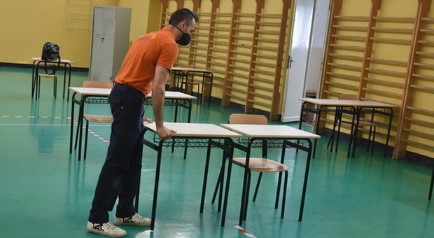 Scuola, allarme in Campania: 22mila alunni senz'aula, cercansi banchi e sedie