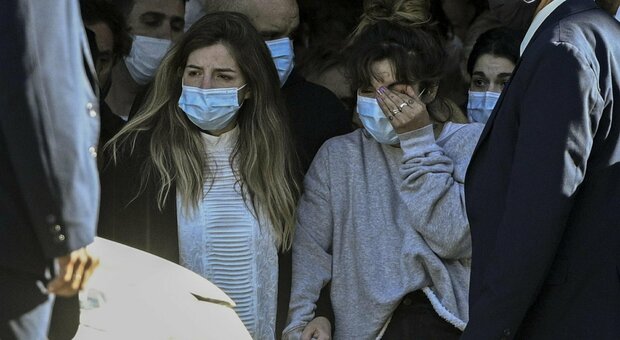 Maradona, la figlia Dalma furiosa: «Ma quando arrestano i medici?»
