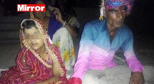 Ratan Lal Jat con la sua sposa bambina (Mirror)