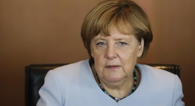 «Merkel dispiaciuta per il ritiro di Renzi»