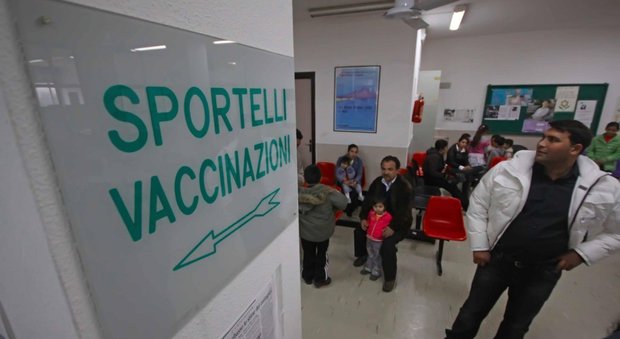 Vaccini, 130 famiglie altoatesine chiedono «asilo» all'Austria per sottrarsi al decreto