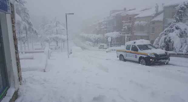 Tormenta di neve sul Vallo di Diano: Caggiano isolata senza elettricità