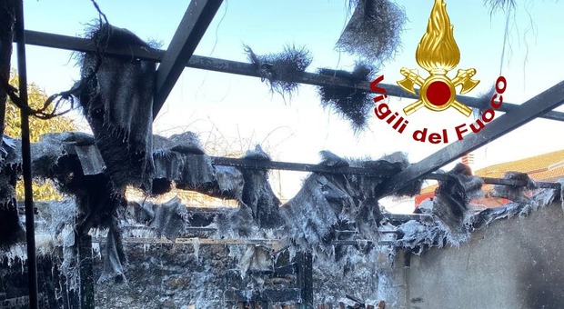 Incendio in una legnaia a Marano, sterpaglie in fiamme a Torrebelvicino
