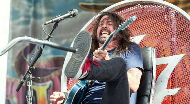 Foo Fighters, la notte è rock: la band apre il suo tour a Cesena