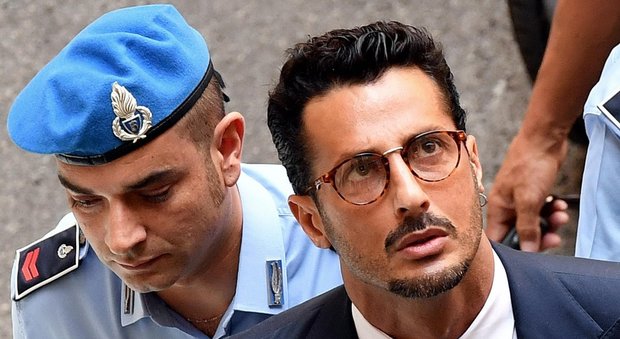 Fabrizio Corona esce dal carcere di San Vittore e va in comunità