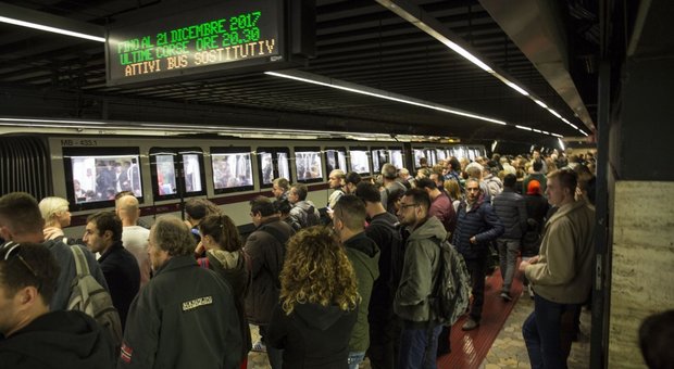 Roma, nuovi disagi sulla Metro A: stazione Barberini chiusa per più di un'ora