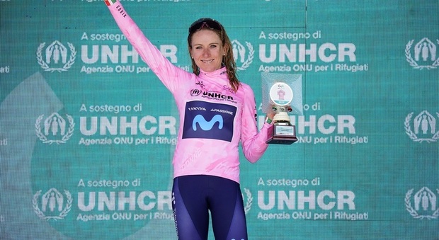 Giro Donne, Van Vleuten vince a Canelli e ipoteca la maglia rosa
