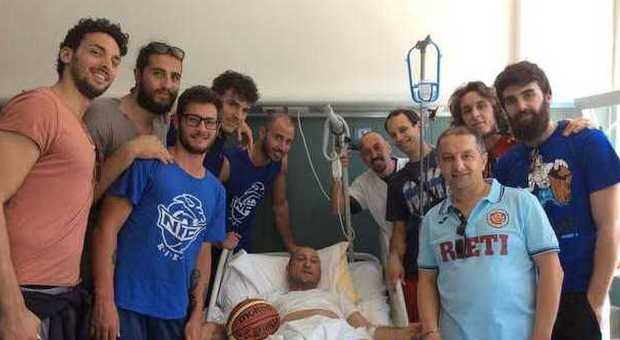 Rieti, il tifoso aggredito e ferito a Montegranaro è tornato casa dopo l'operazione al femore Il 2 forse già al PalaSojourner