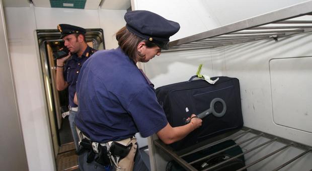 Maxi controlli della Polfer alla Stazione Termini: due arresti, centinaia di identificati e bagagli visionati