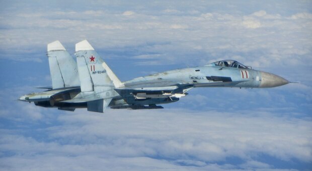 Scramble sul Mar Baltico, caccia russo Su-27 intercetta due bombardieri americani B-1B vicino al confine
