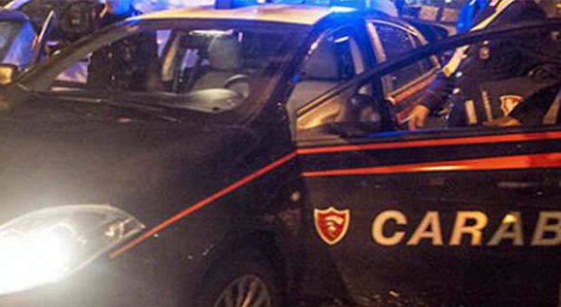 Civitanova, in fuga dai carabinieri gettano l'hashish dal finestrino: in due nei guai