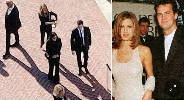 Jennifer Aniston devastata dalla morte di Matthew Perry. Gli amici preoccupati: «Ha perso 5 chili e non esce più di casa»