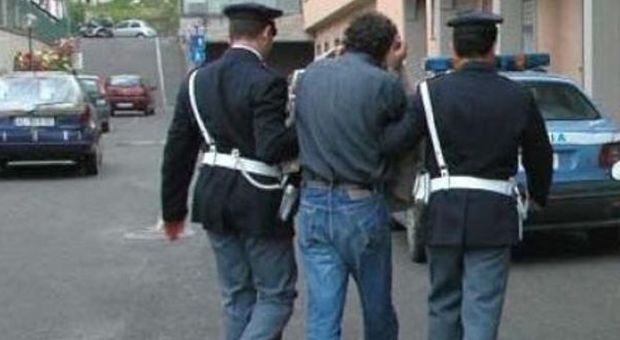 Uno dei tre aggressori arrestati (foto Luciano Sciurba)