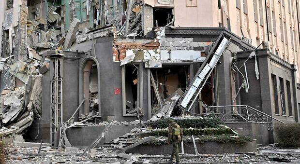 Guerra in Ucraina, esplosioni nell'aeroporto di Dzhankoi in Crimea