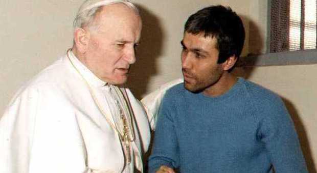 Ali Agca a sorpresa in Vaticano Visita sulla tomba di Giovanni Paolo II