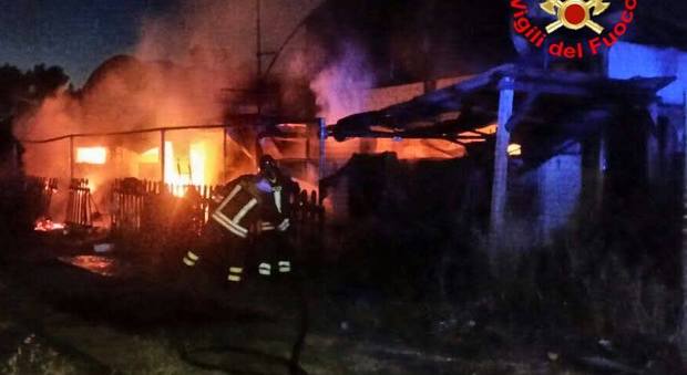 In fiamme l'ex sede di Libera a Borgo Sabotino, si sospetta il dolo