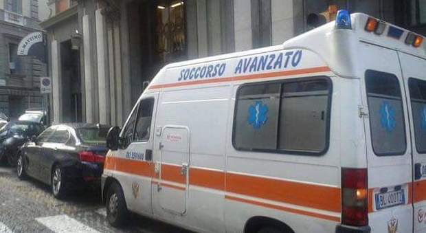 Napoli, ancora violenze contro i medici: preso a schiaffi sanitario dell'equipaggio 118
