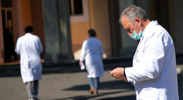 Coronavirus a Roma, bollettino Spallanzani: «35 persone positive ricoverate, 9 con supporto respiratorio»