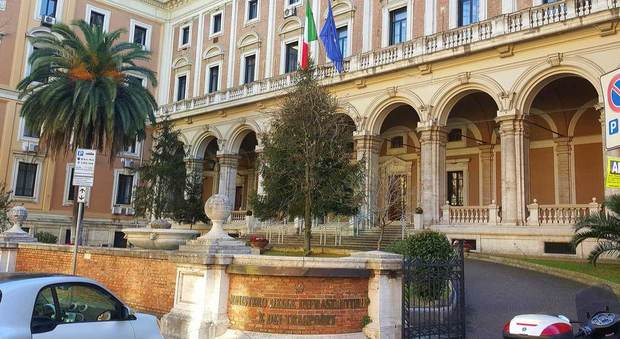 Coronavirus a Roma, positivo dipendente del Ministero dei Trasporti: chiude la sede a Porta Pia