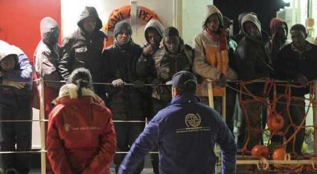 Libia, migranti picchiati e umiliati Torture prima di partire per Italia