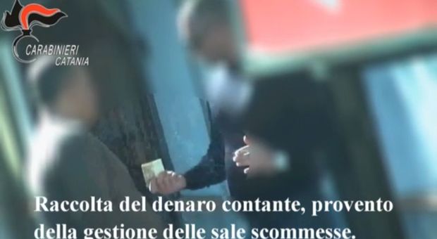 Mafia e scommesse on line, 21 arresti: contatti anche con il clan Nuvoletta