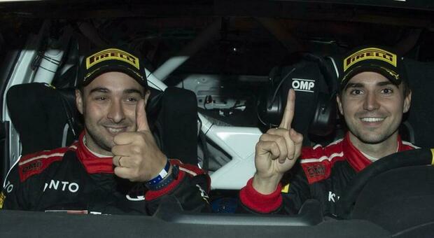 Angelo "Pucci" Grossi al volante della sua Toyota GR Yaris insieme al compagno, Francesco Cardinali