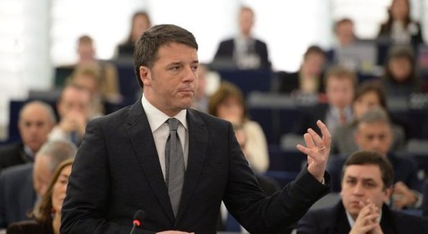 Ue, Renzi chiude il semestre italiano: «Il mondo cambia, l'Europa si adegui»