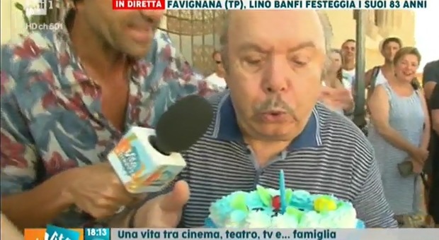 Lino Banfi compie 83 anni: «Il giorno che vorrei rivivere? Quello del matrimonio con mia moglie Lucia»