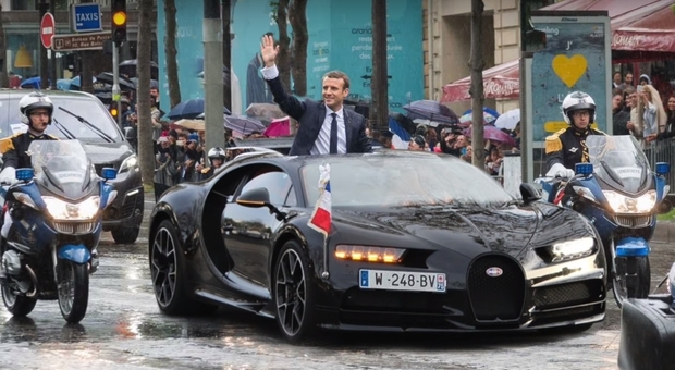 Macron, un piano da 8 miliardi per rilanciare l'auto: «Un settore strategico per la Francia»