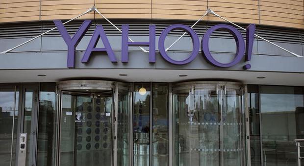 Yahoo, hackerati account Casa Bianca, 007, militari e Fbi