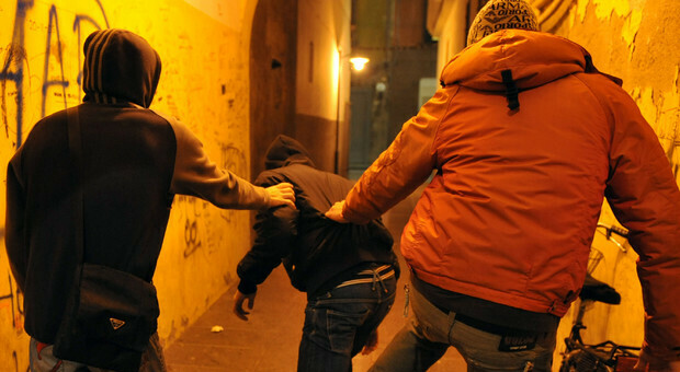 Roma, 31enne picchiato dal branco al Casilino: «Io, aggredito perché gay»