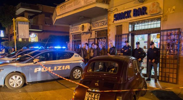 Roma, donna uccisa in un bar dal marito: fermato