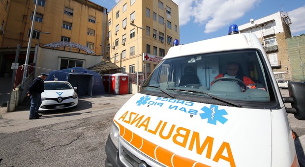 Coronavirus a Napoli, il nuovo ospedale anti-Covid pronto in dieci giorni: «Lavoriamo giorno e notte»