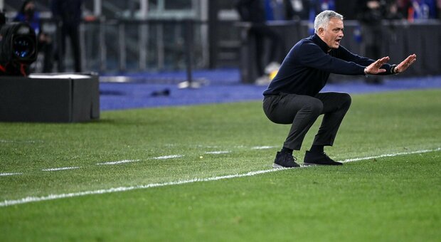 Vitesse-Roma, Mourinho: «Nessun turnover, l'obiettivo è chiaro, ma mi preoccupa il campo»