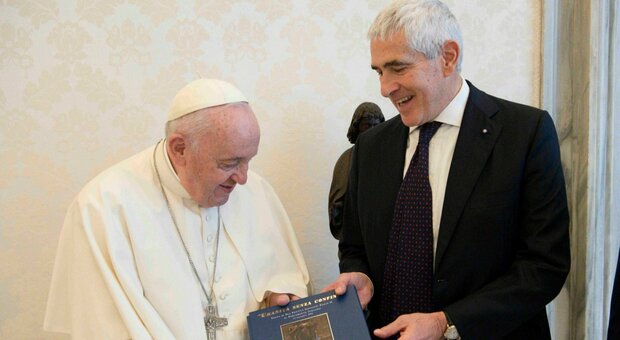 Papa Francesco, udienza privata con il senatore Casini: il ricordo della visita di Wojtyla alla Camera nel 2002