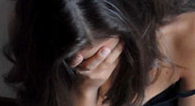 Stupro di gruppo e insulti sui social su una 14enne: in manette 2 ventenni