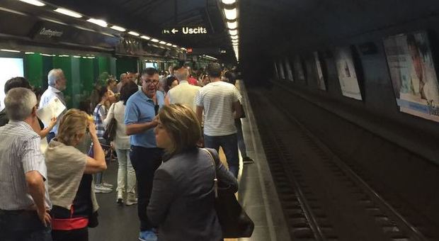 «Napoli, linea 1 della metropolitana inizia un'altra giornata di disagi»