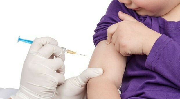 Omicron, vaccini per i bambini in arrivo: da Moderna a Novavax la mappa dei "rinforzi"