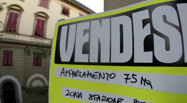Cercava di vendere due case in centro a Milano all'insaputa dei proprietari: arrestato custode 60enne del palazzo