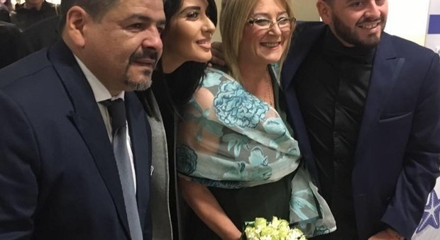 Hugo Maradona con la moglie Paola assieme a Maradona Junior e Nunzia Pennino