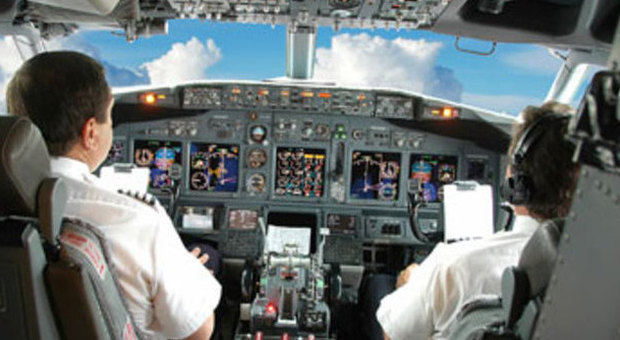 Il pilota si addormenta, il vice gioca con il tablet: e l'aereo per Bruxelles perde quota