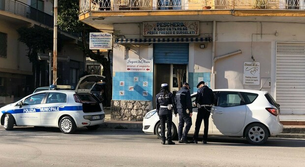 Salerno, non rispetta la normativa anti-Covid: paninoteca chiusa 3 giorni