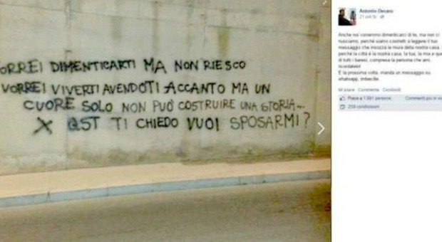 Proposta di matrimonio scritta su un muro: ​sindaco s'infuria. "Usa WhatsApp, imbecille"