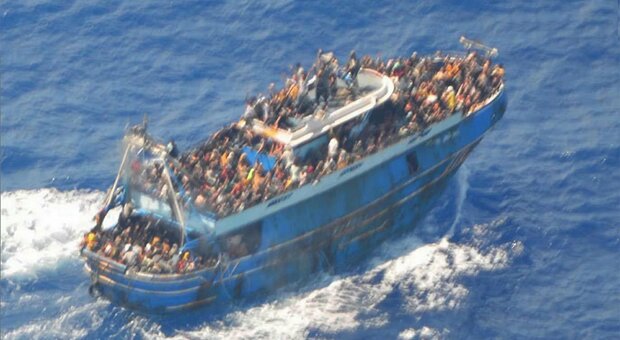 Mozambico, naufraga un traghetto: morte almeno 90 persone. Erano in fuga da un'epidemia di colera