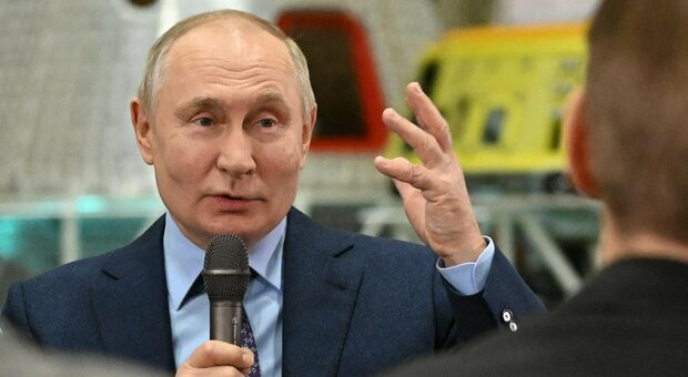 Putin, il piano per restare al potere sino al 2030 (battendo Stalin e Breznev): così lo Zar elimina l'opposizione interna