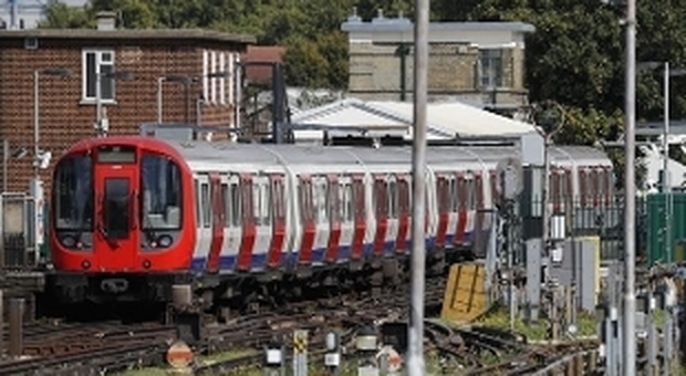 Londra, attentato in metropolitana: arrestato un 17enne