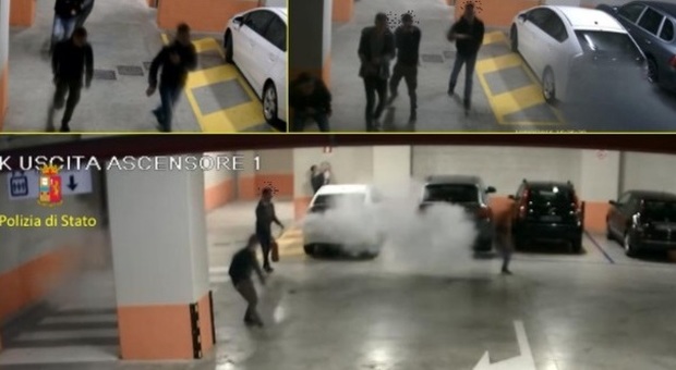 Urbino, cinque ragazzi vandali per noia Usano gli estintori, danni al parcheggio